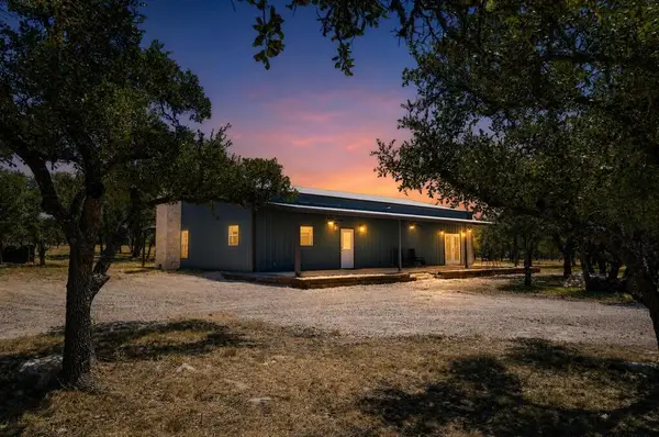 785 Legacy Oaks Dr, Harper, TX 78631
