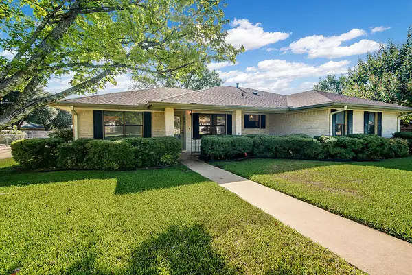 208 Edgewood Dr, Fredericksburg, TX 78624