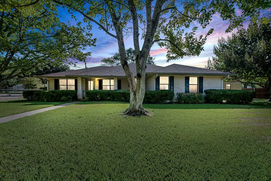 208 Edgewood Dr, Fredericksburg, TX 78624 - #2