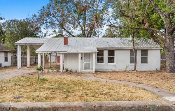 213 W Morse St, Fredericksburg, TX 78624