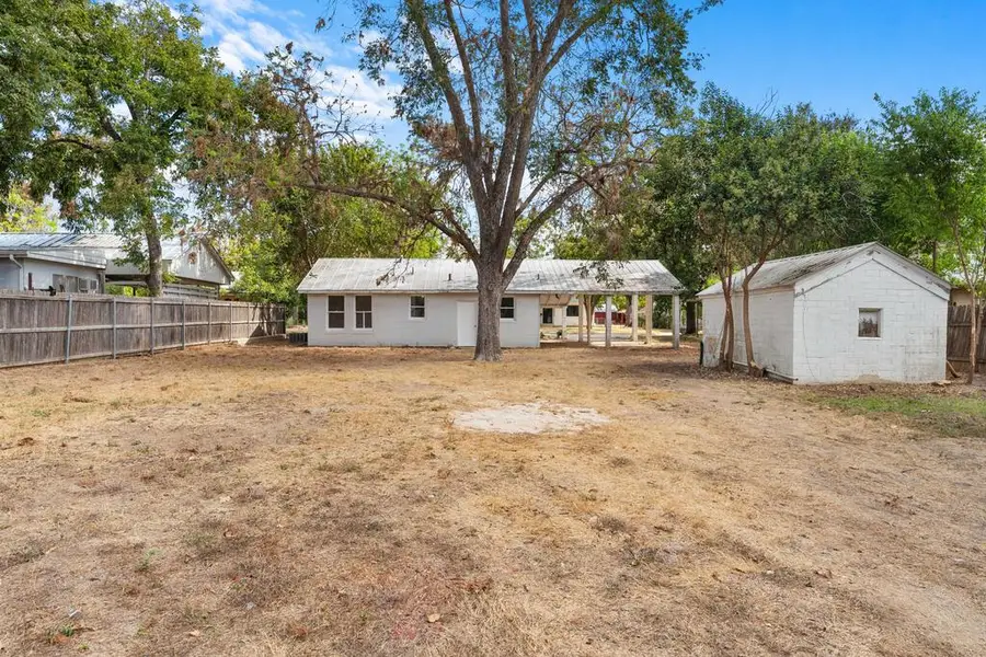 213 W Morse St, Fredericksburg, TX 78624 - #2