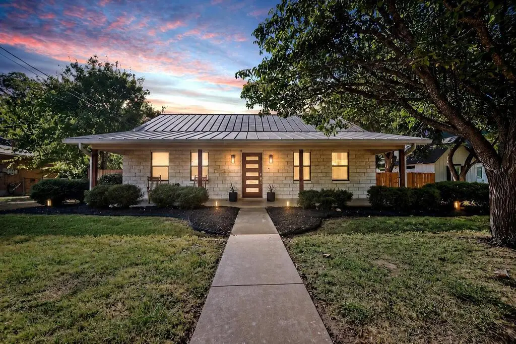 405 Sunset St, Fredericksburg, TX 78624 - #1
