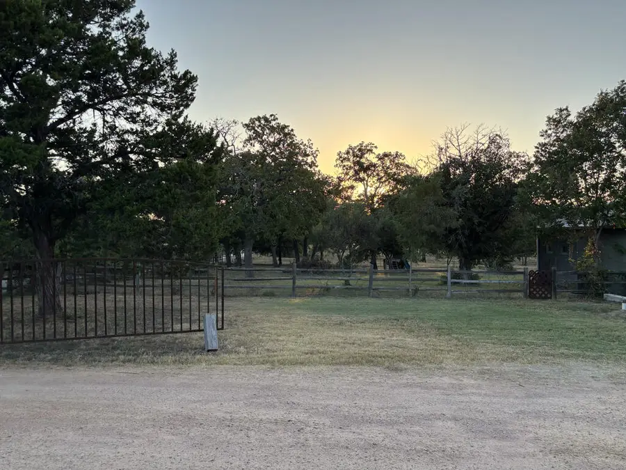 714 W Live Oak St, Fredericksburg, TX 78624 - #2