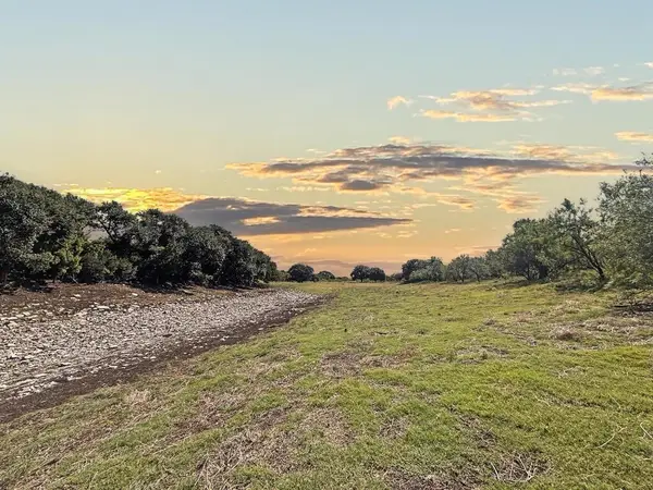 587 Valley Rd, Eldorado, TX 76936