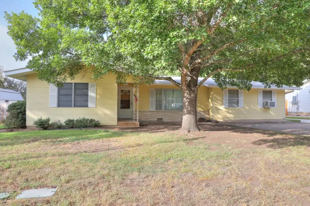 109 W Mulberry St, Fredericksburg, TX 78624 - #1
