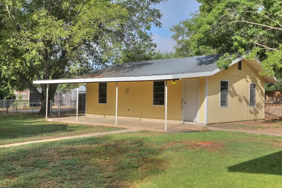109 W Mulberry St, Fredericksburg, TX 78624 - #3
