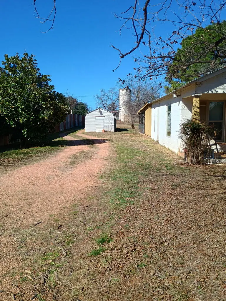 316 S Live Oak St, Mason, TX 76856 - #2