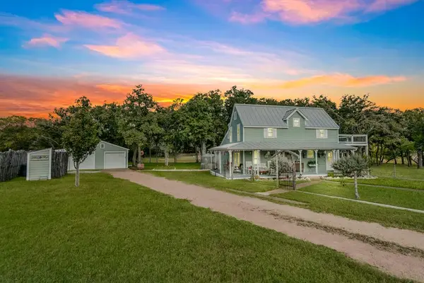 121 Winding Oak Dr, Fredericksburg, TX 78624