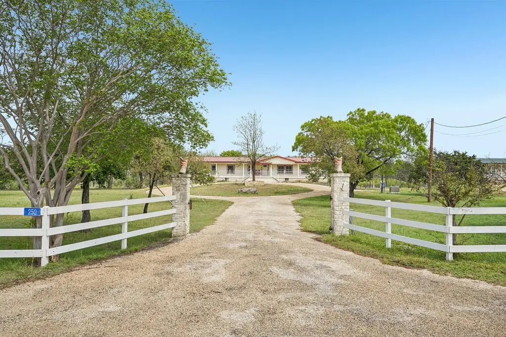 250 Wharton Rd, Kerrville, TX 78028 - #1