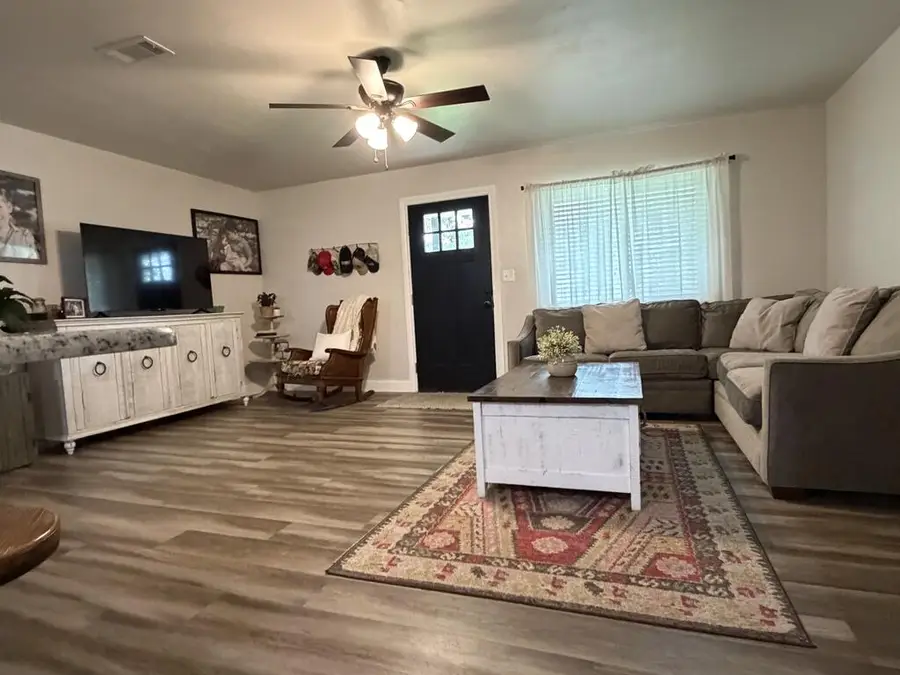 117 W College Ave, Mason, TX 76856 - #3