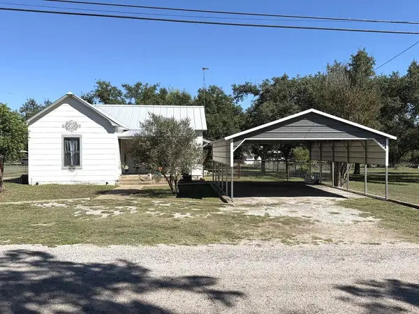 162 N Third St, Harper, TX 78631