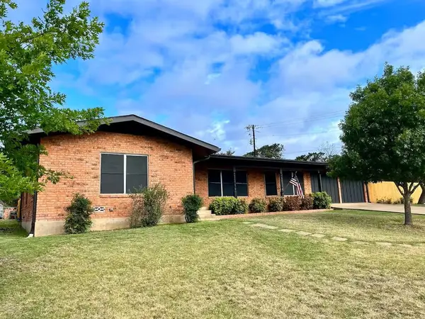 155 N Linda Dr, Fredericksburg, TX 78624