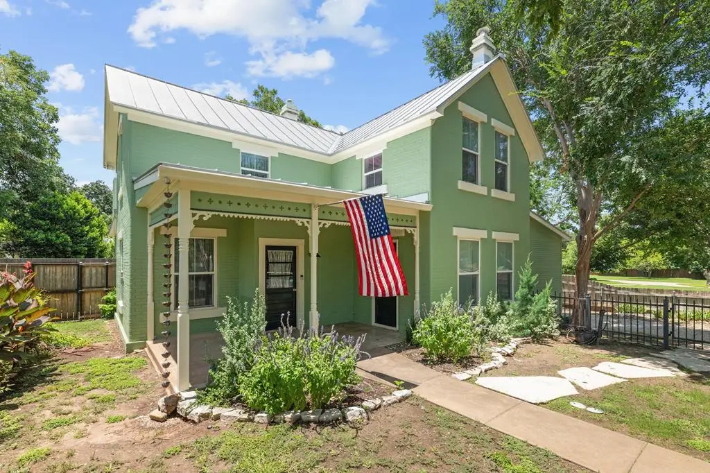 605 W Schubert St, Fredericksburg, TX 78624 - #1
