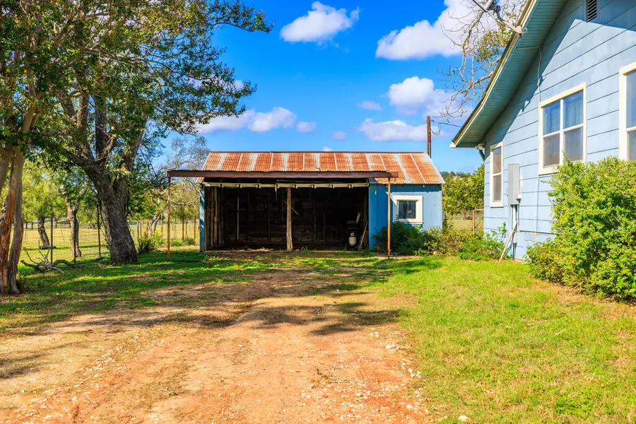 209 Mountain View Dr, Fredericksburg, TX 78624 - #2