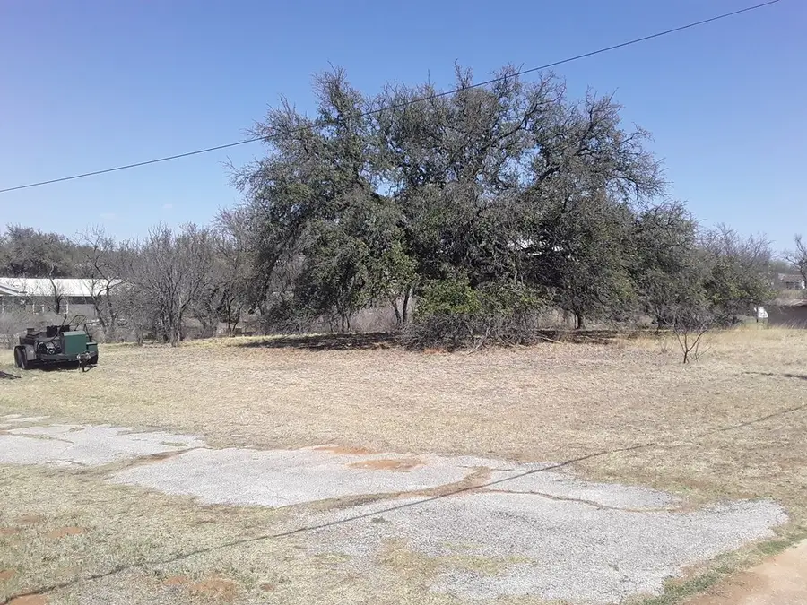 603 SE Ellis St, Llano, TX 78643 - Image #2