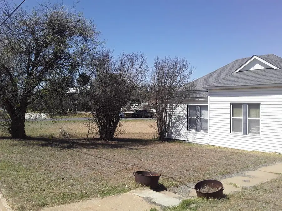 603 SE Ellis St, Llano, TX 78643 - Image #3