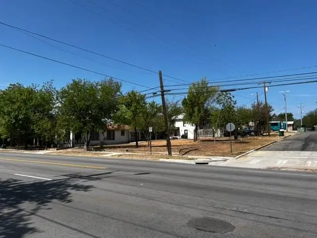 1109 Ford St, Llano, TX 78643 - #2