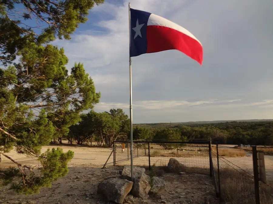 551 Cambridge Rd, Wimberley, TX 78676 - #2