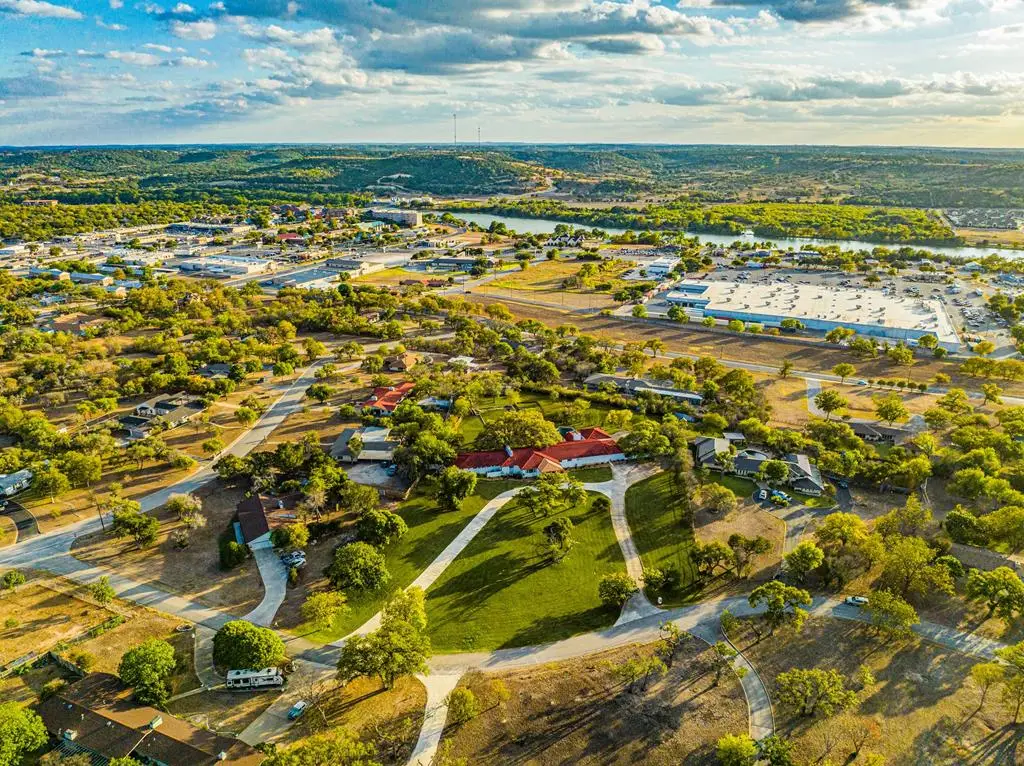 1217 Virginia Dr, Kerrville, TX 78028 - Image #1