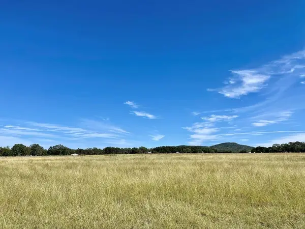 6252 S State Hwy 16, Pipe Creek, TX 78063