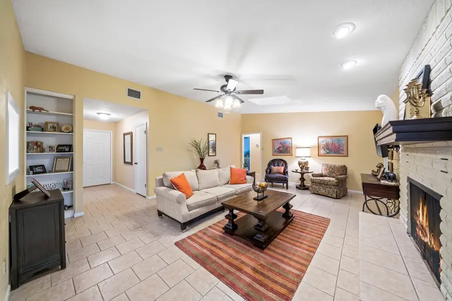 132 W Caribou Dr, Kerrville, TX 78028 - Image #2