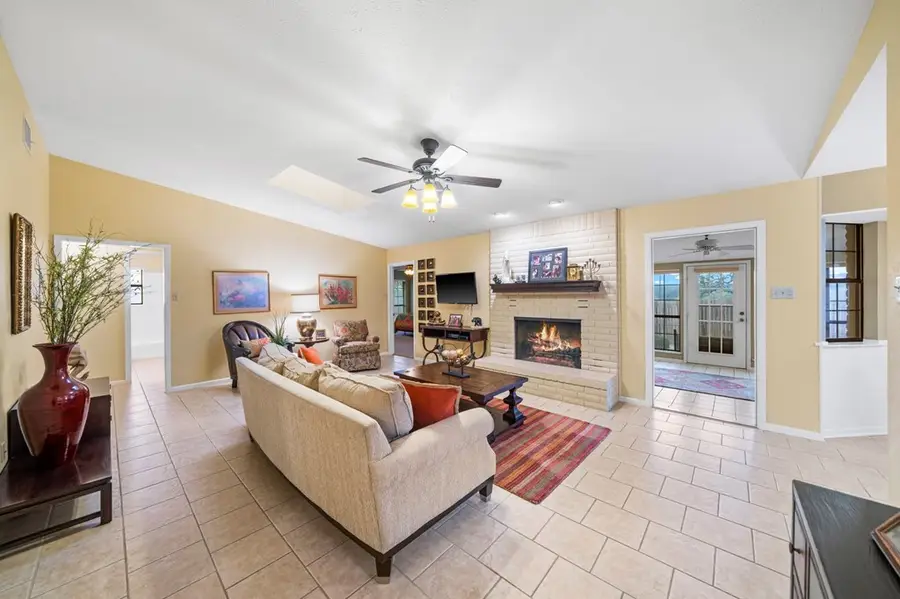 132 W Caribou Dr, Kerrville, TX 78028 - Image #3