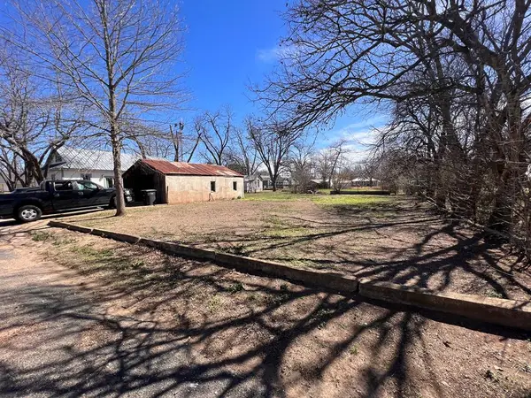 807 N Orange St, Fredericksburg, TX 78624