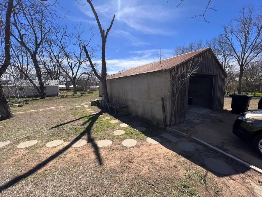 807 N Orange St, Fredericksburg, TX 78624 - #2