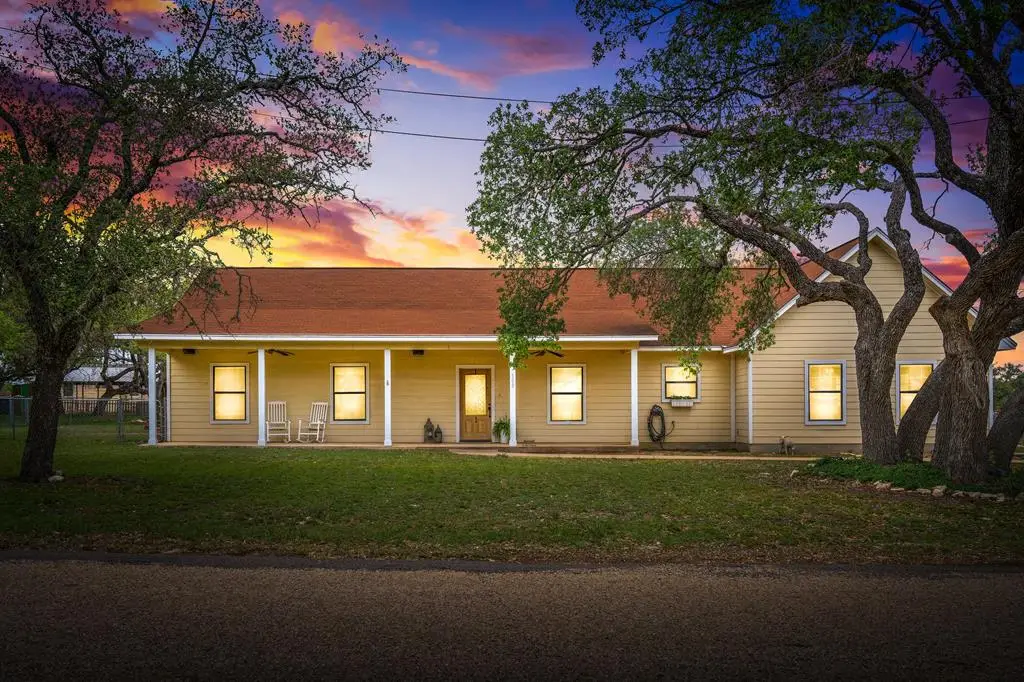 108 Oak Ave, Harper, TX 78631 - Image #1