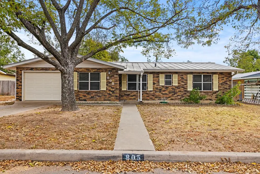 805 N Edison St, Fredericksburg, TX 78624 - #1