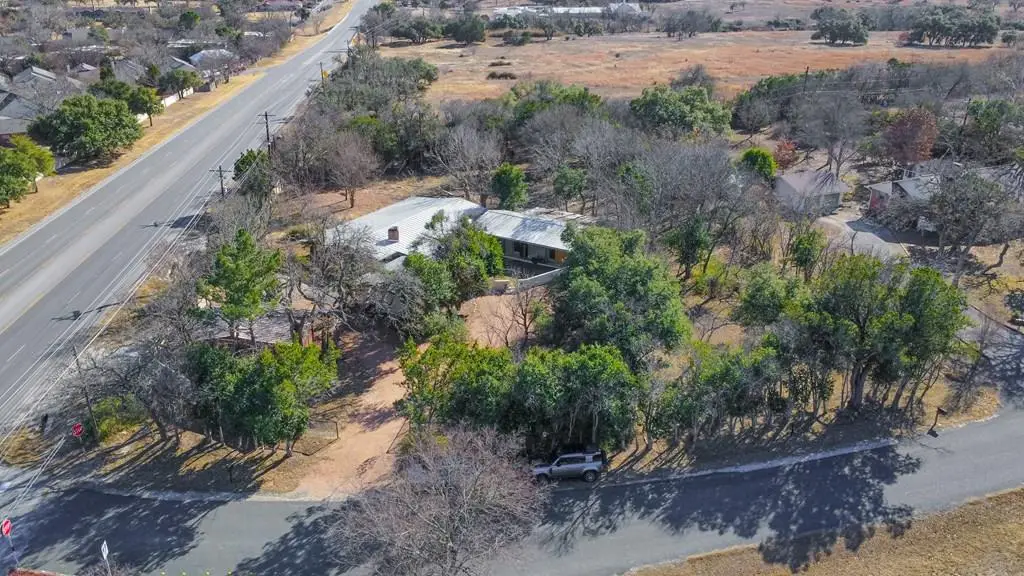 142 N Royal Oaks Dr, Kerrville, TX 78028 - Image #1