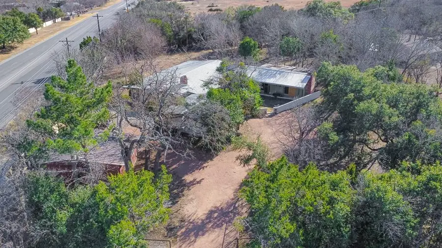 142 N Royal Oaks Dr, Kerrville, TX 78028 - Image #2