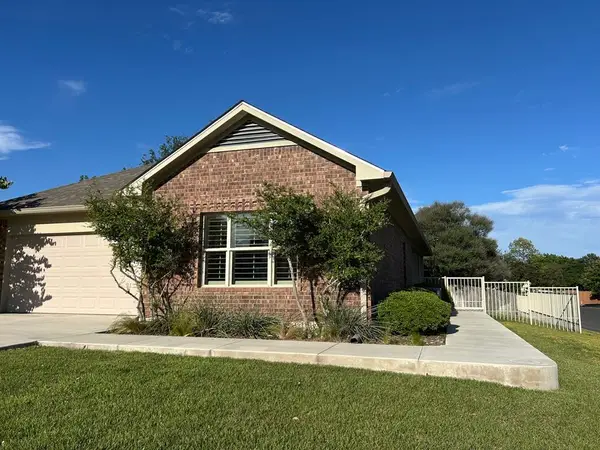 1718 Cherrywood Dr, Fredericksburg, TX 78624