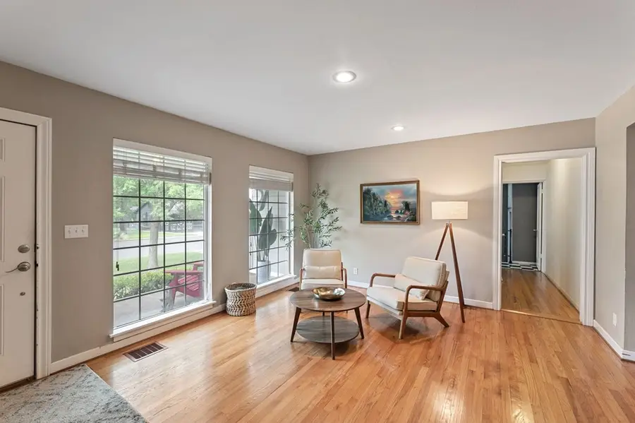 304 E Hackberry St, Fredericksburg, TX 78624 - Image #2