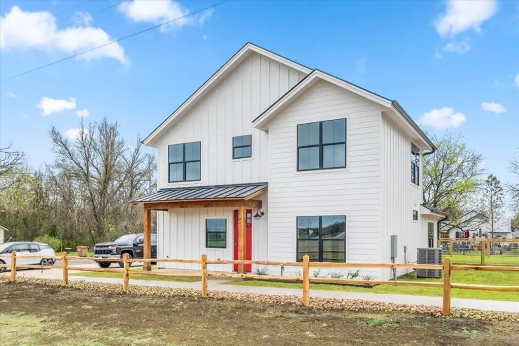 203 N Avenue J, Johnson City, TX 78636 - Image #1