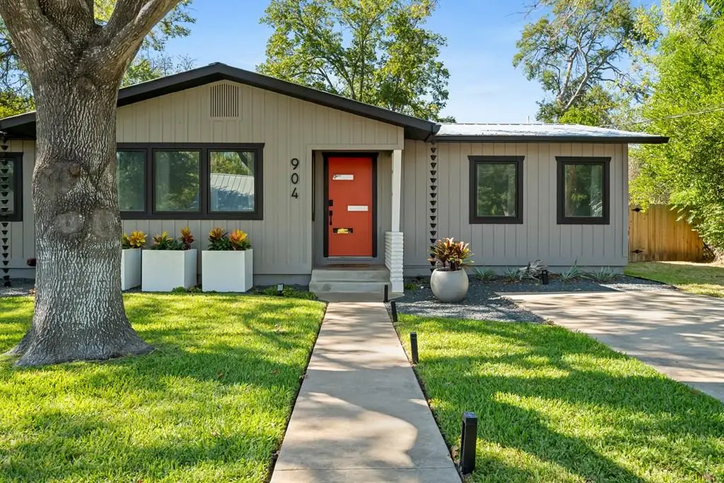 904 N Orange St, Fredericksburg, TX 78624 - #1