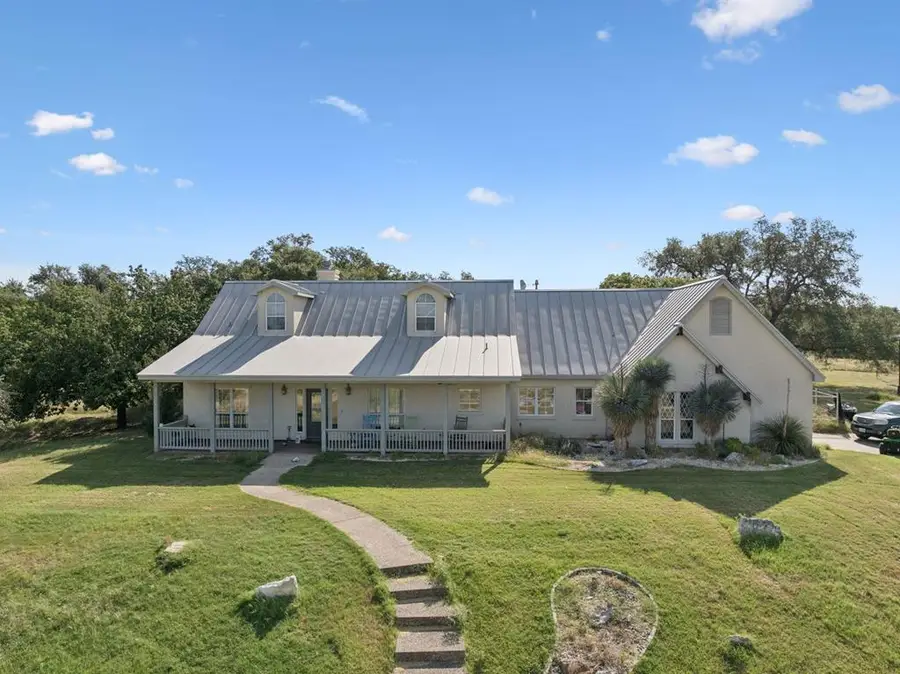 817 Usener Rd, Fredericksburg, TX 78624 - Image #2