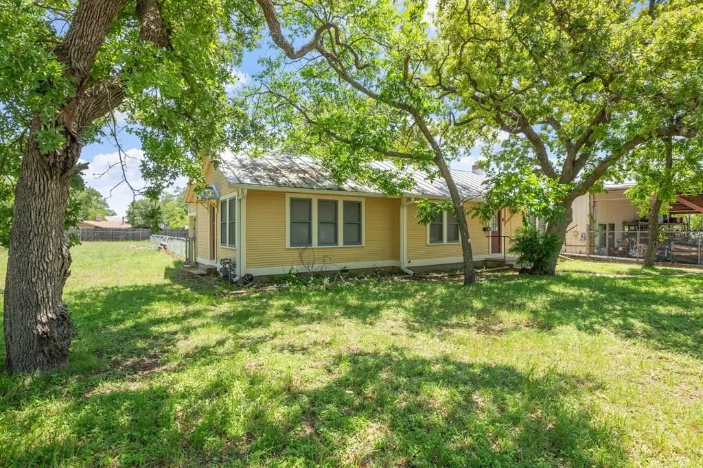 1007 N Llano St, Fredericksburg, TX 78624 - Image #1