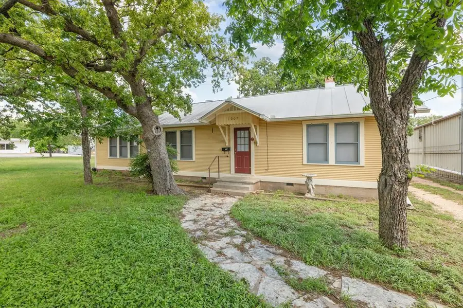 1007 N Llano St, Fredericksburg, TX 78624 - Image #2
