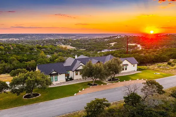 121 Center Oaks Court, Kerrville, TX 78028
