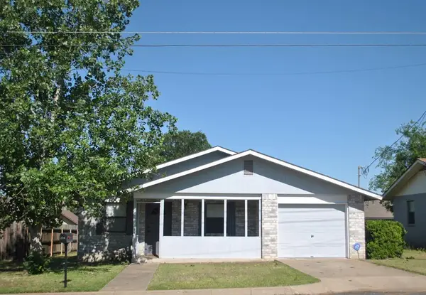 204 Green Meadows Lane, Fredericksburg, TX 78624