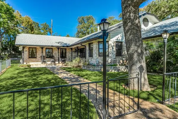 406 Candlelight Circle, Fredericksburg, TX 78624