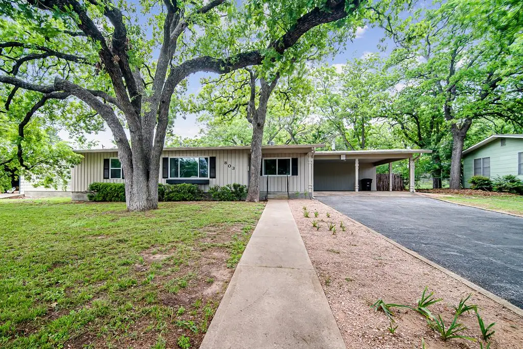 803 W Travis St, Fredericksburg, TX 78624 - #1