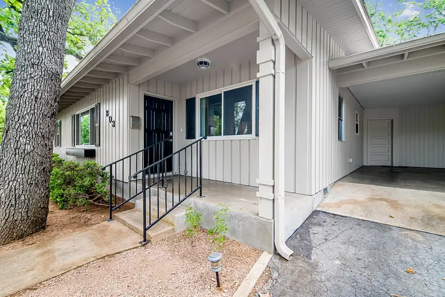 803 W Travis St, Fredericksburg, TX 78624 - #3
