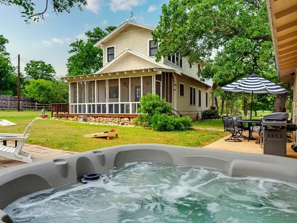 44 Segner Rd, Fredericksburg, TX 78624