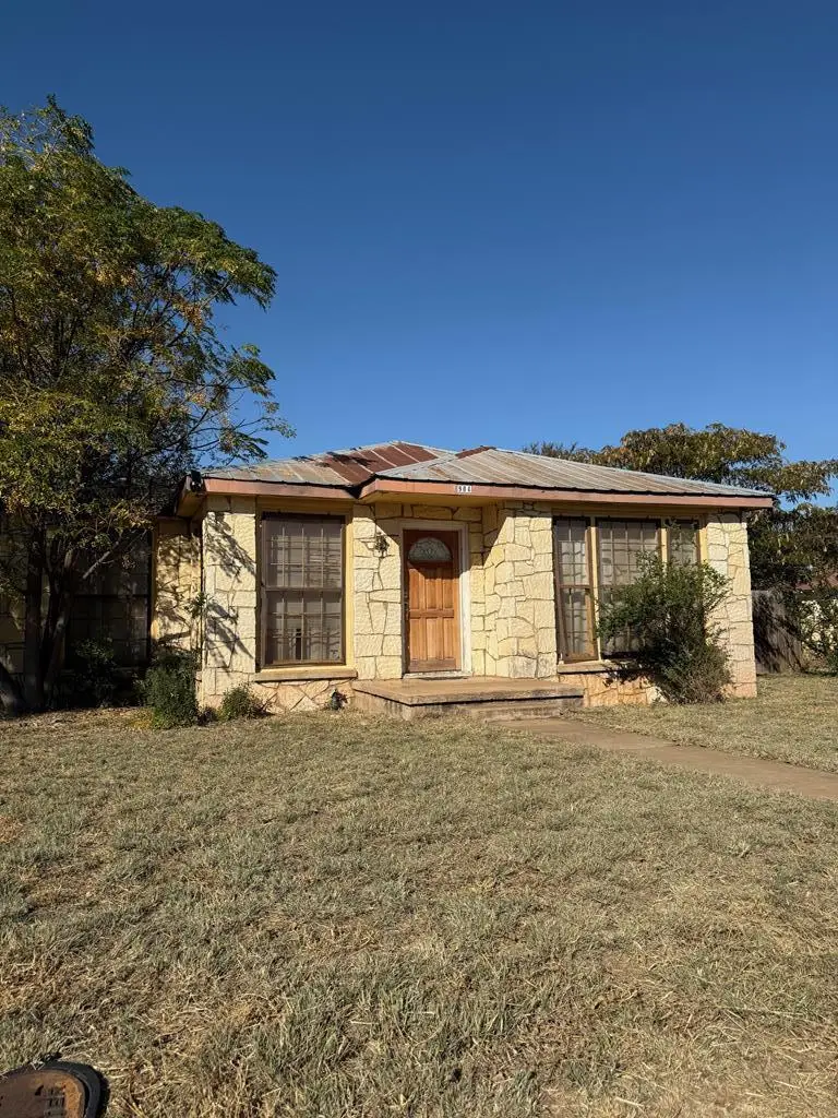 904 W College Ave, Mason, TX 76856 - #1