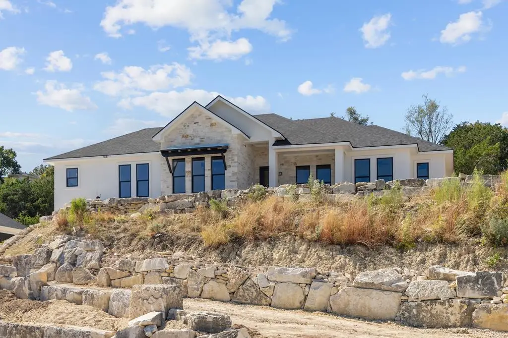 1827 N Foothills Drive, Kerrville, TX 78028 - Image #1
