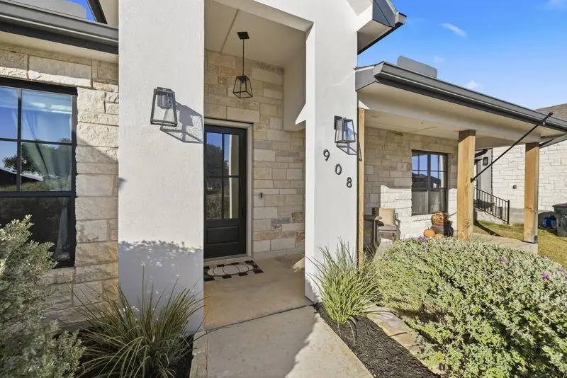 908 Smokey Oak Dr, Fredericksburg, TX 78624 - Image #3