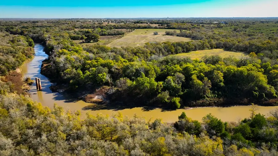 308 Pebble Beach Rd, Navasota, TX 77868 - Image #2