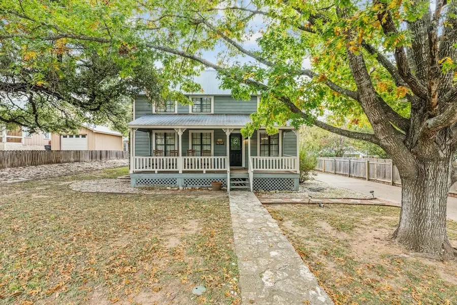 207 S Cherry St, Fredericksburg, TX 78624 - Image #2